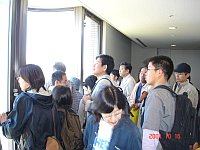 ラボ棟での見学風景