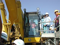 大型シャベルカーの運転席にのってみました