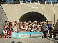 2班:東生駒トンネル出口にて