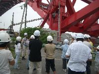 大阪管理部からバスで約10分。いよいよ今から港大橋に登頂します。