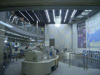 阪神高速交通管制センターにて。交通流に関するあらゆる情報がリアルタイムで収集されています。