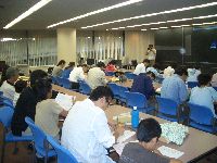 見学会の行程をすべて無事終了し、見学者の皆様にアンケートをご記入いただきました。