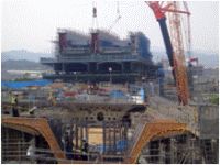 工事中の橋脚。着々と工事が進んでいます。